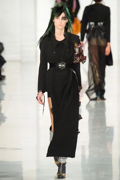 Look 18
